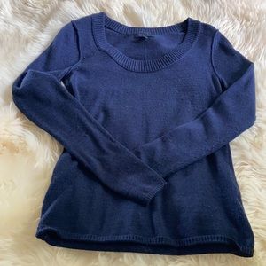 Gap blue sweater with round neck